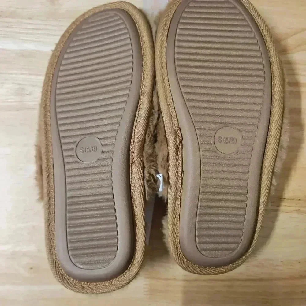 Stars Above Biege size US 5/6 soft fuzzy slip on slippers - Picture 8 of 8